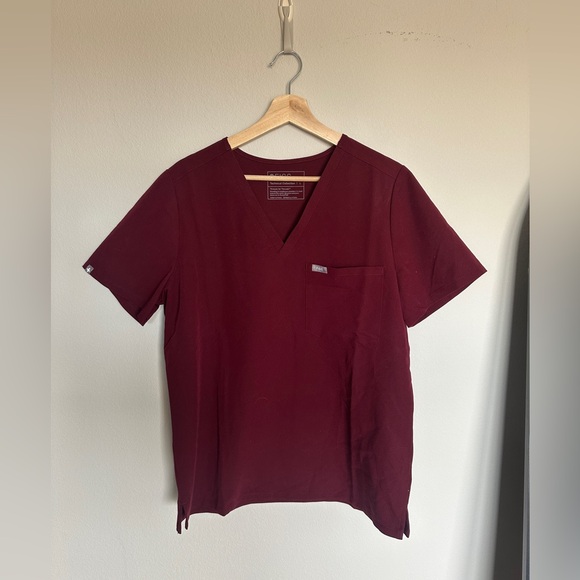 FIGS Catarina one pocket scrub top - Picture 2 of 3